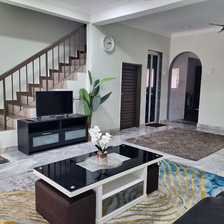 Three-Bedroom House At Tyara Homestay Sunway Petaling Dzsaja Kültér fotó